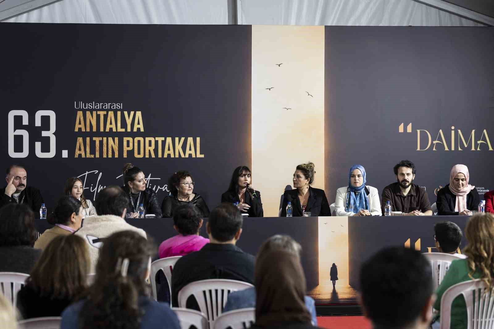 Altın Portakal'da iki film daha seyirciyle buluştu
