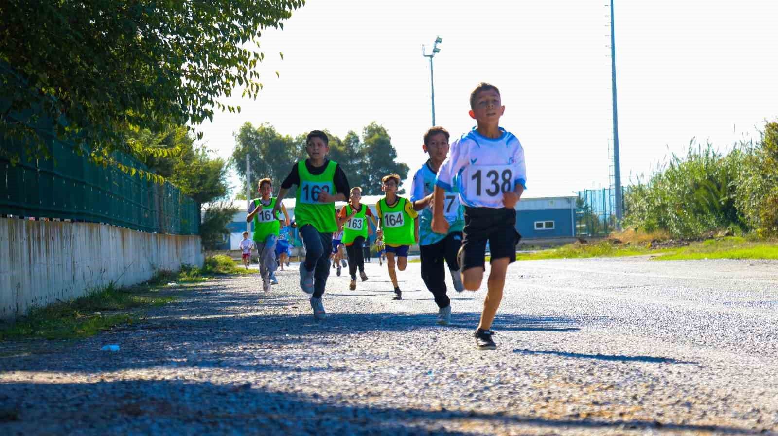 Aydın'da kros heyecanına 281 sporcu katıldı