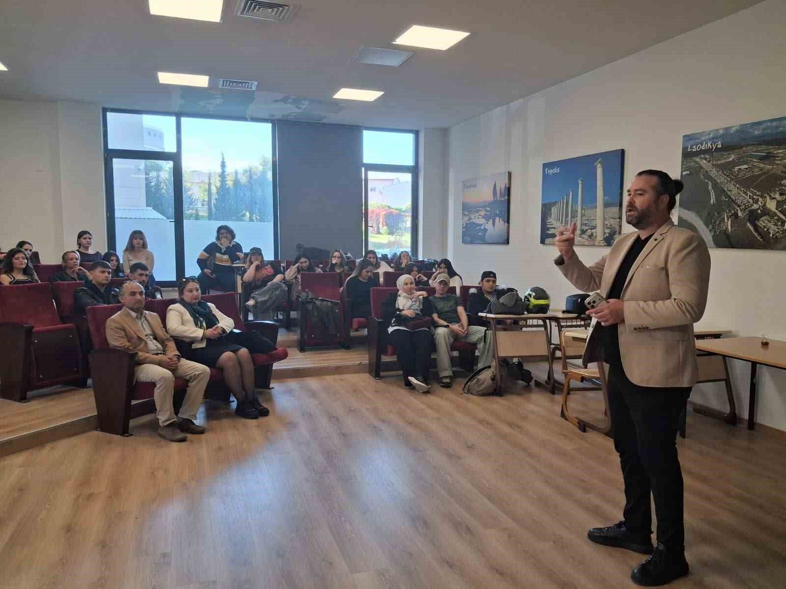 'Başarı tesadüf değil, emek işidir' diyerek gençlere mesaj verdi