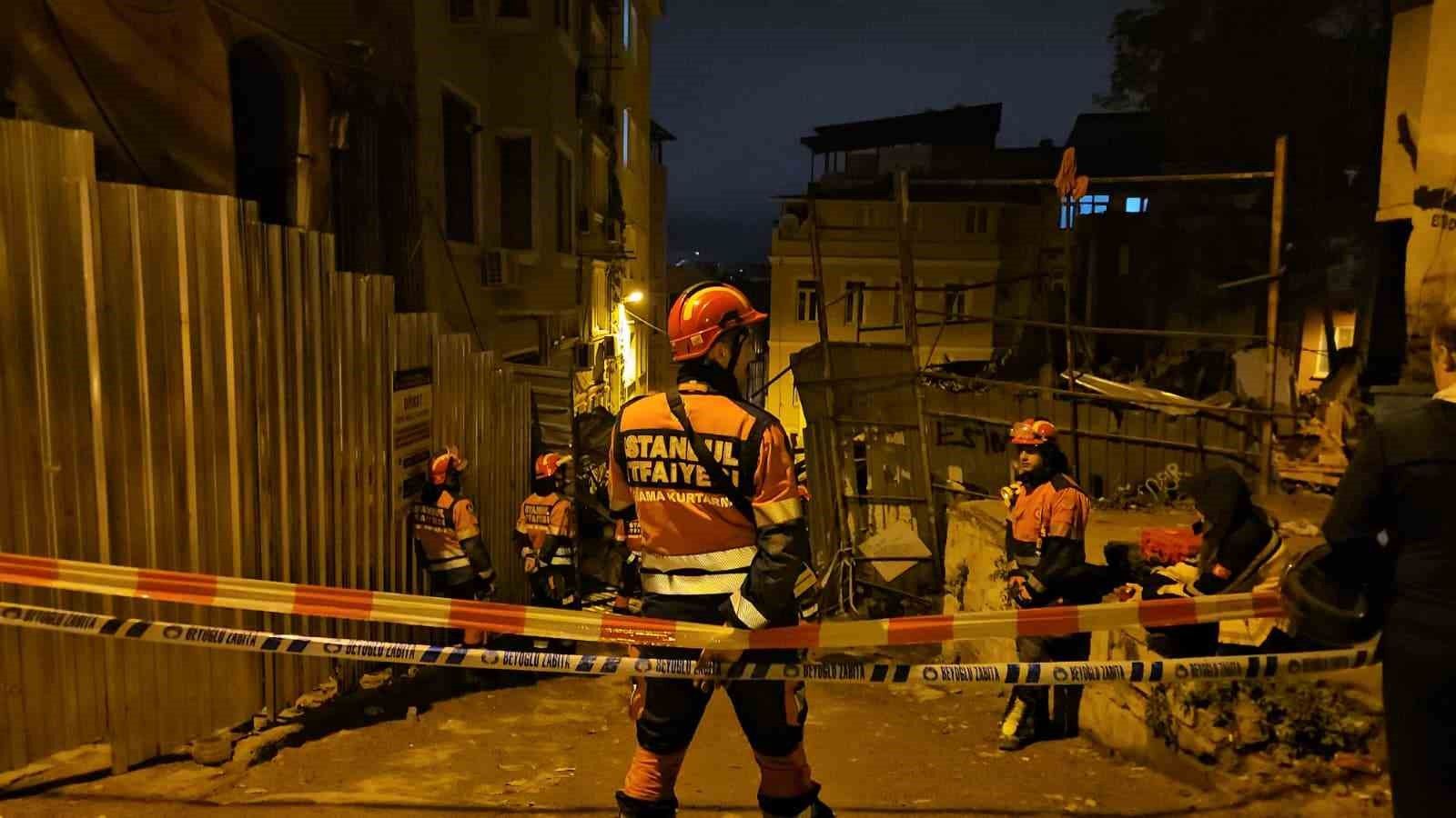 Beyoğlu'nda çöken 5 katlı binada arama çalışmaları tamamlandı