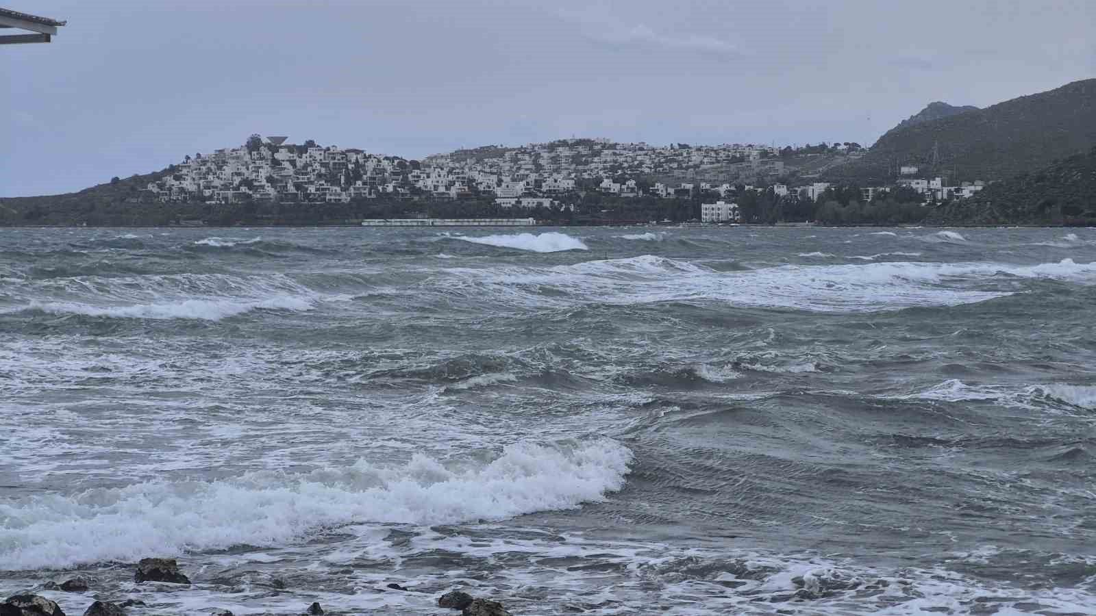 Bodrum'da feribot seferleri iptal edildi