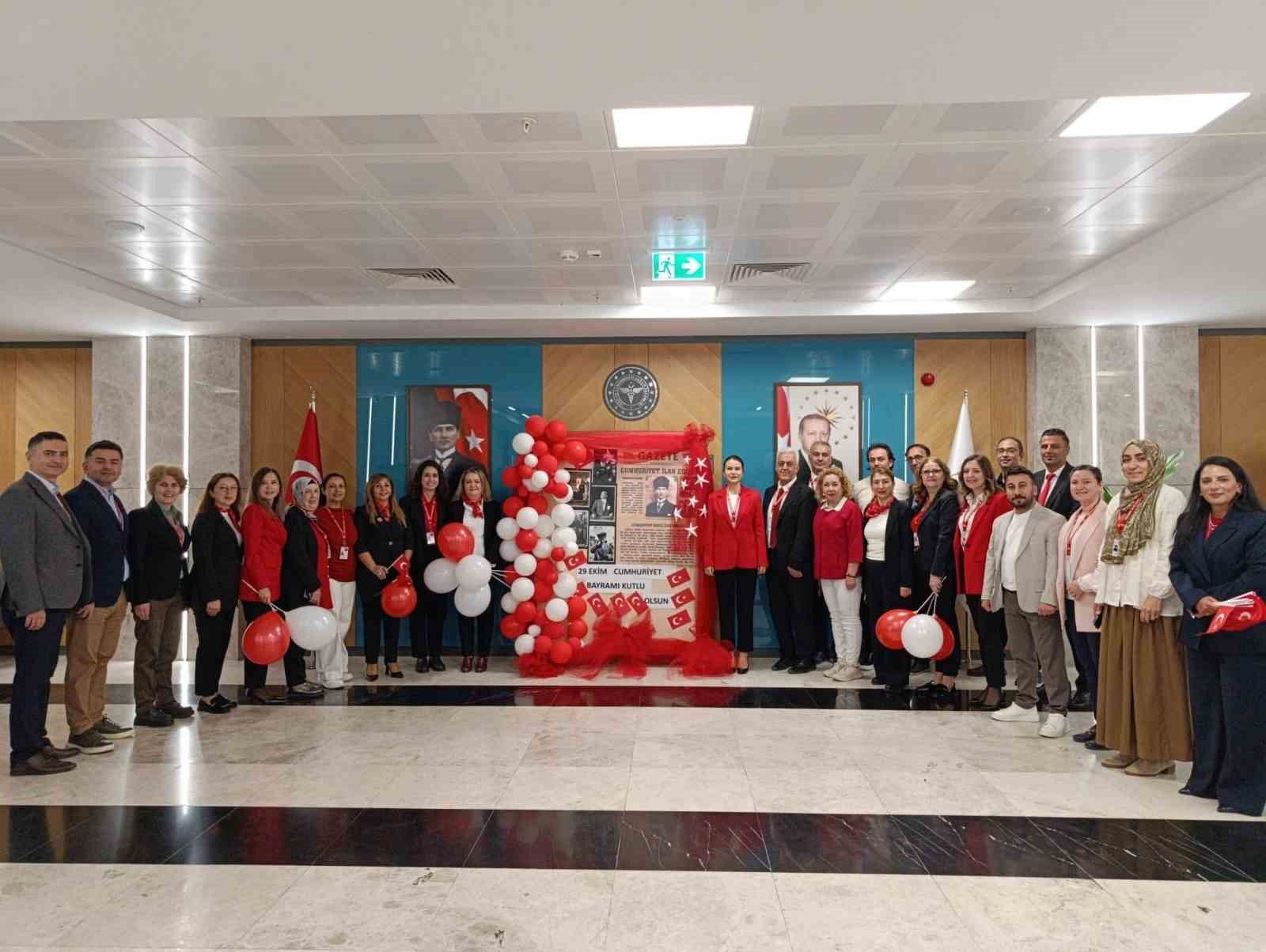 Cumhuriyet Bayramı coşkusu hastane koridorlarına taşındı