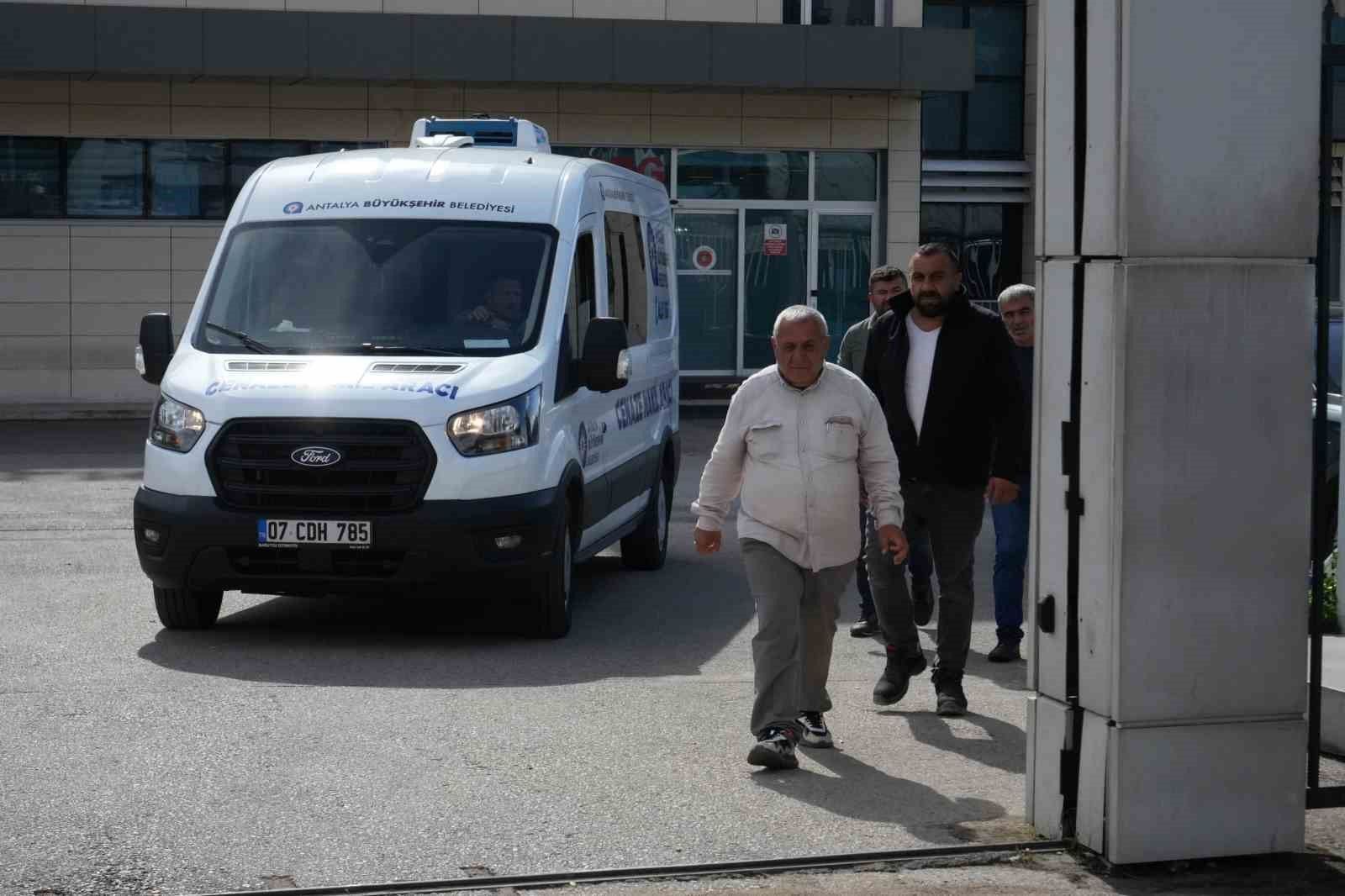 Hortumun uçurduğu konteyner faciasında hayatını kaybedenlerin cenazeleri teslim alındı