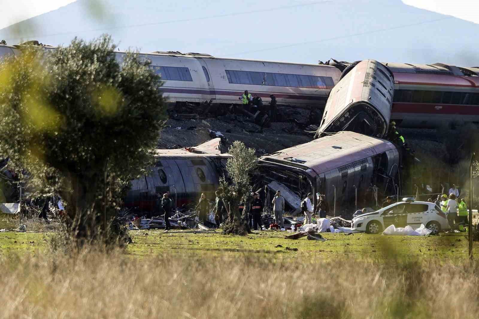 İspanya'da tren kazası: Hayatını kaybedenlerin sayısı 30'a yükseldi