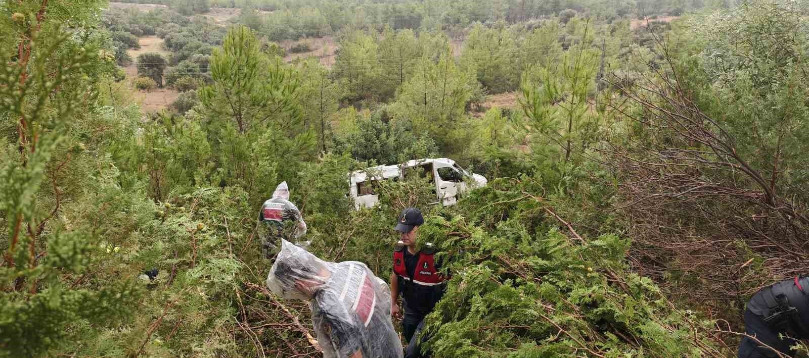 Silifke'de yolcu minibüsü şarampole yuvarlandı: 17 yaralı