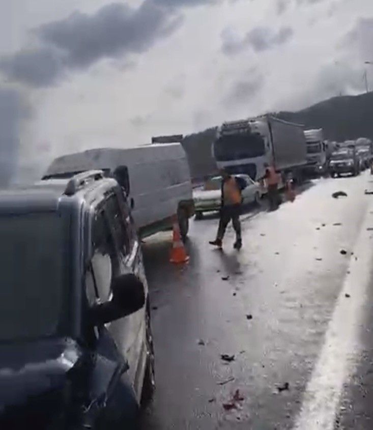 Tarsus-Adana-Gaziantep Otoyolu'nda zincirleme kaza: 8 yaralı