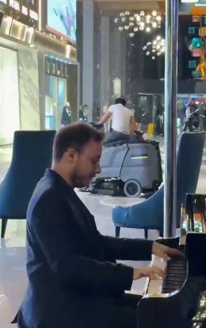 Titanic filmi Antalya'da gerçek oldu: Oteli su bastı, o piyano çalmaya devam etti