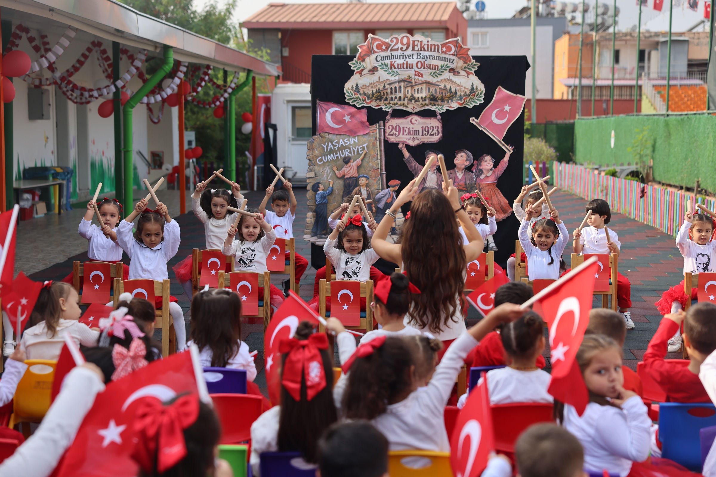 Toroslar’da miniklerin Cumhuriyet coşkusu