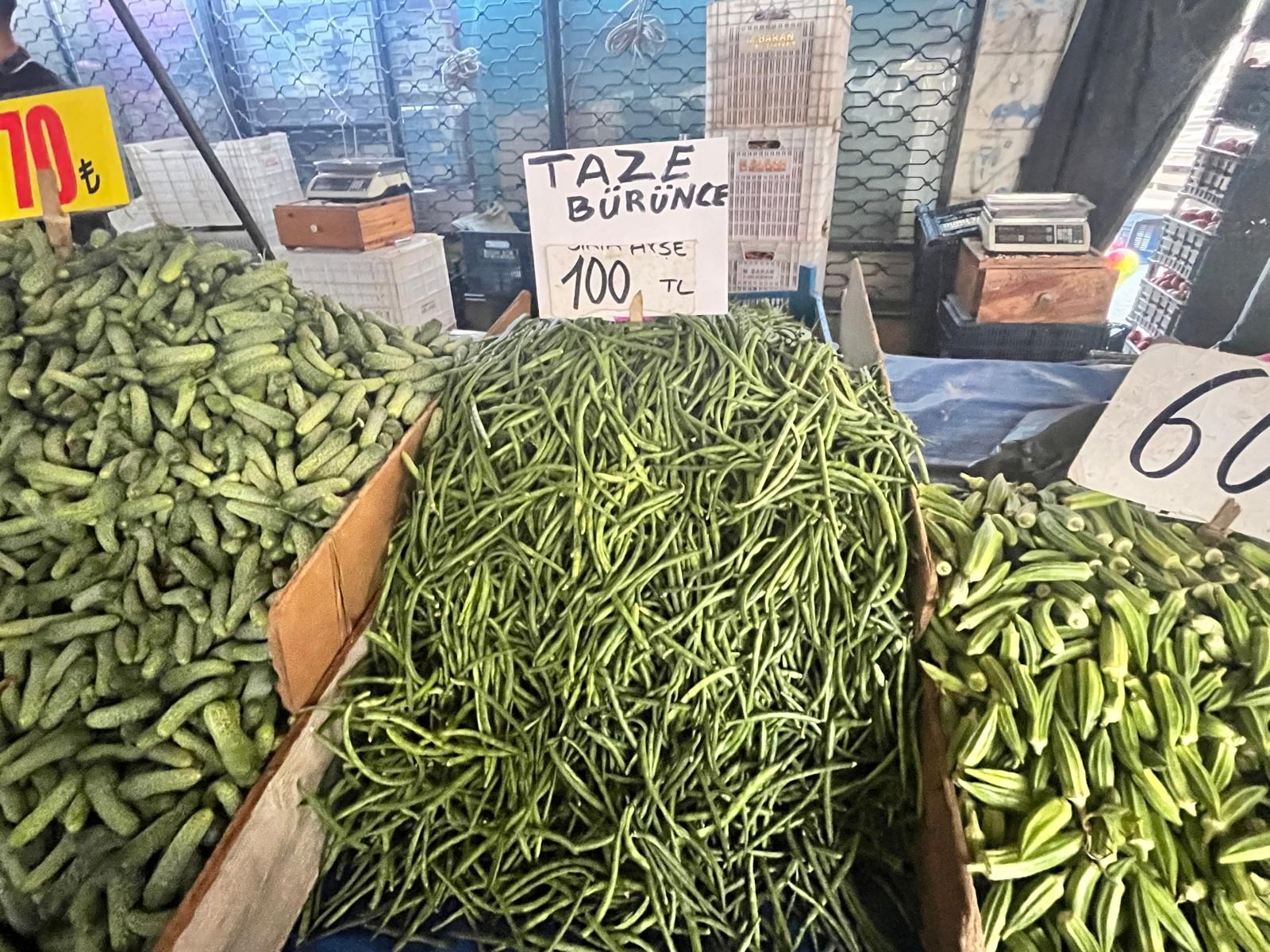 Sezonun en taze sebzesi börülce tezgahlarda