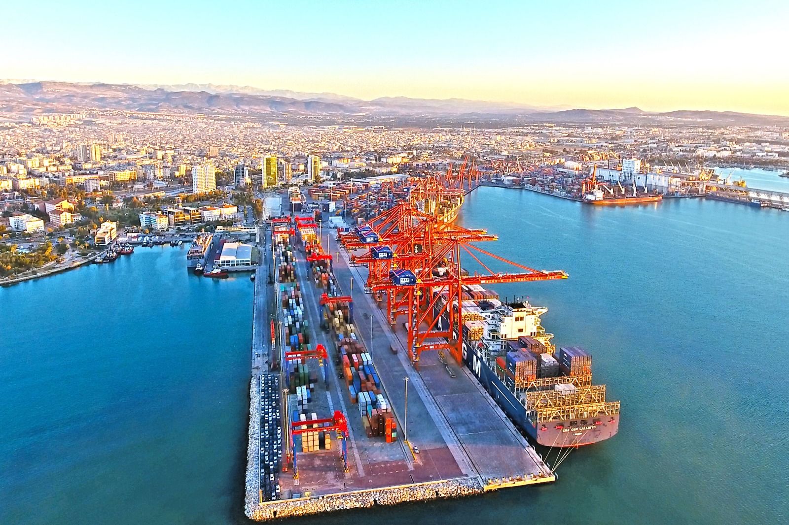 Mersin Limanı, savaş karşıtı grev çağrısıyla gündemde